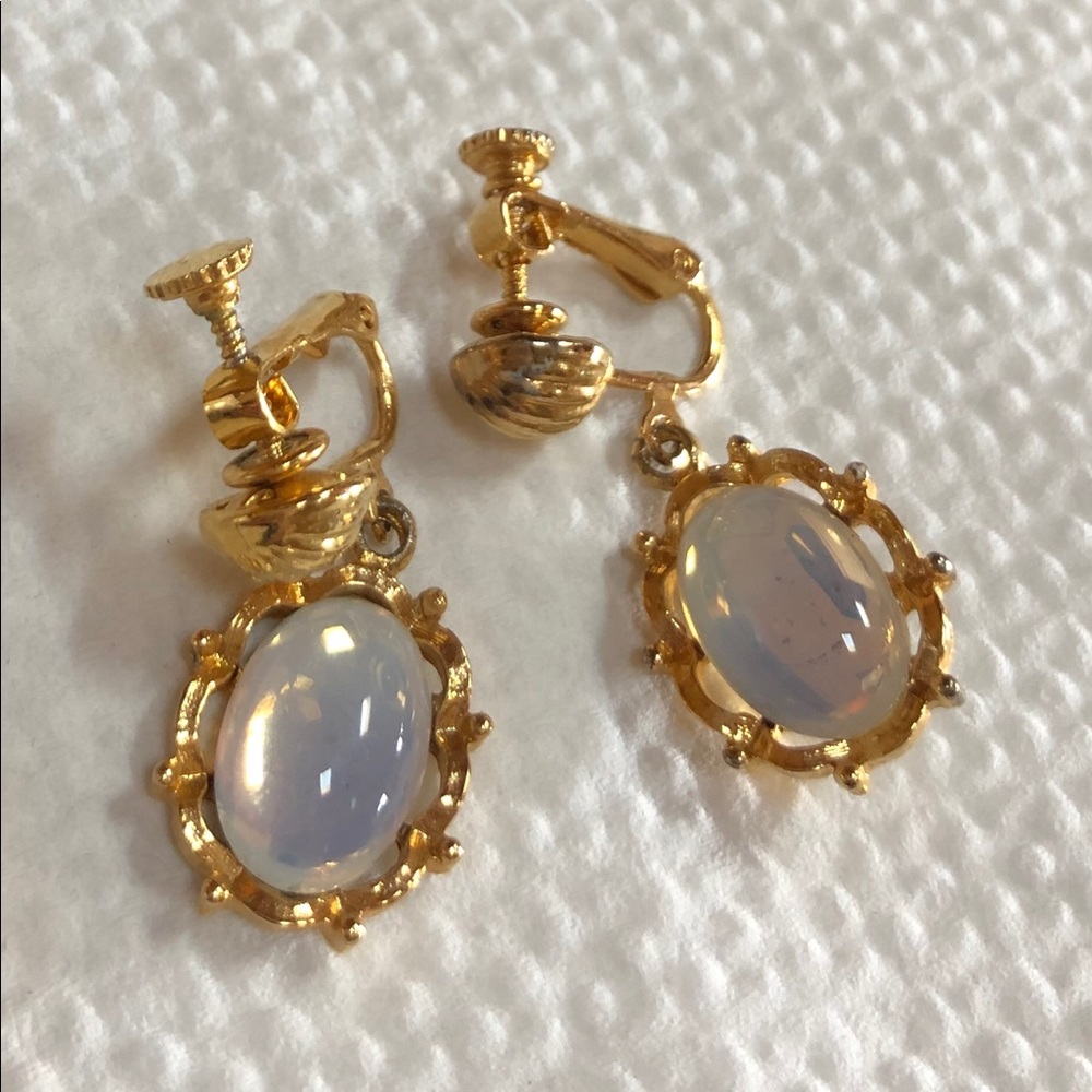 Vtge Moonstone Gold Tone Dangle Clip On Earrings